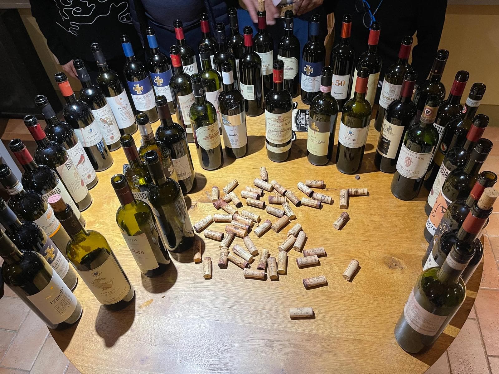 Tavola apparecchiata per degustazione